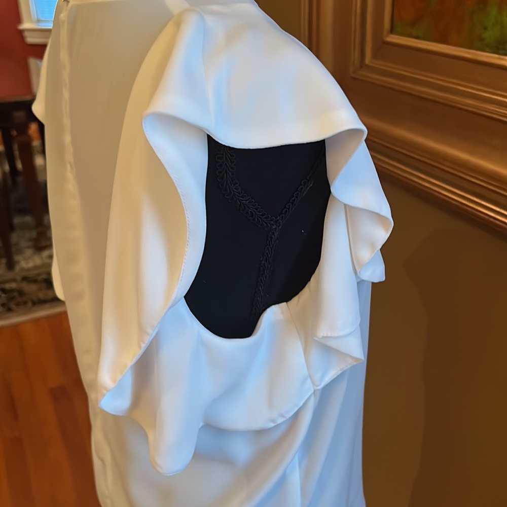 Alythea Cream Colored Flutter Sleeve Blouse - Picture 4 of 4